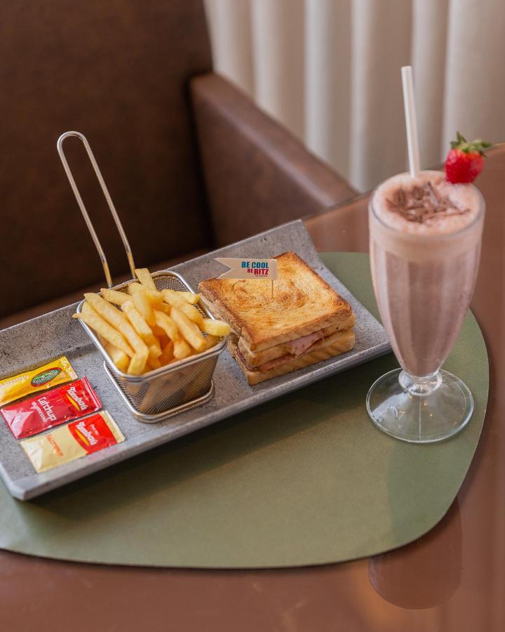 Ritz Suites Grand Hotel Boutique มาเซโอ ภายนอก รูปภาพ